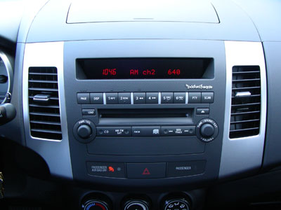 2011 Mitsubishi Outlander CD Changer - 6 Disc and Tuner 8701A467
